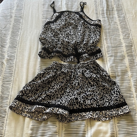 Xhilaration Black and white two piece set - Picture 3 of 3